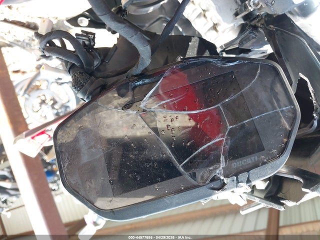 44977686 :رقم المزاد ، ZDMHAATW8MB005693 vin ، 2021 Ducati Panigale V2 مزاد بيع
