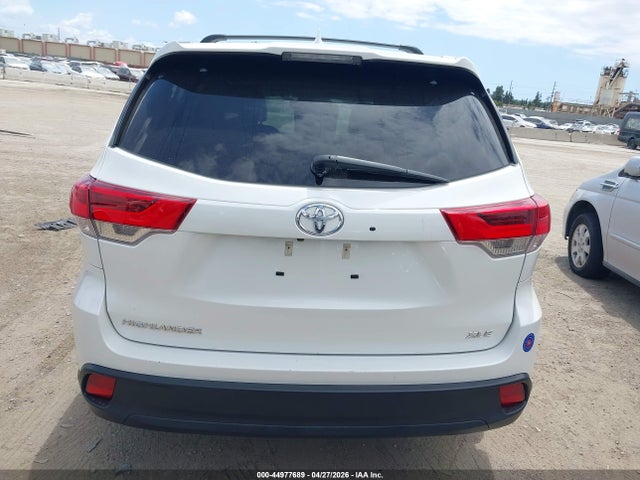Toyota Highlander Se/xle 2018 5TDKZRFH9JS527615 Image 16