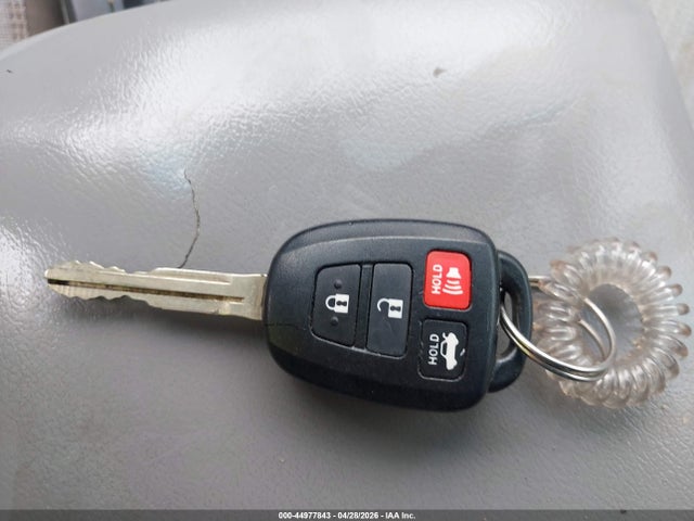 44977843 :رقم المزاد ، 4T4BF1FKXFR502460 vin ، 2015 Toyota Camry Le مزاد بيع