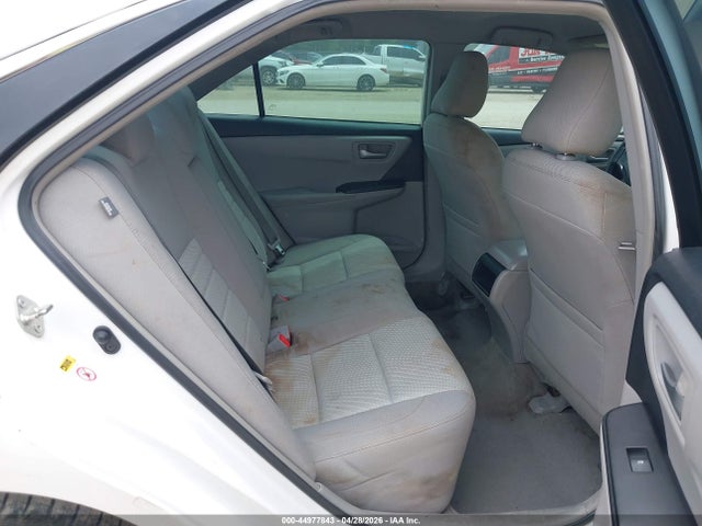 44977843 :رقم المزاد ، 4T4BF1FKXFR502460 vin ، 2015 Toyota Camry Le مزاد بيع