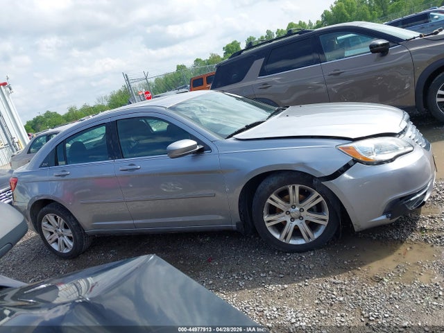 44977913 :رقم المزاد ، 1C3CCBBB5DN601027 vin ، 2013 Chrysler 200 Touring مزاد بيع