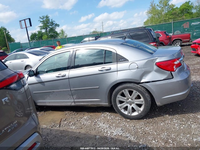 44977913 :رقم المزاد ، 1C3CCBBB5DN601027 vin ، 2013 Chrysler 200 Touring مزاد بيع