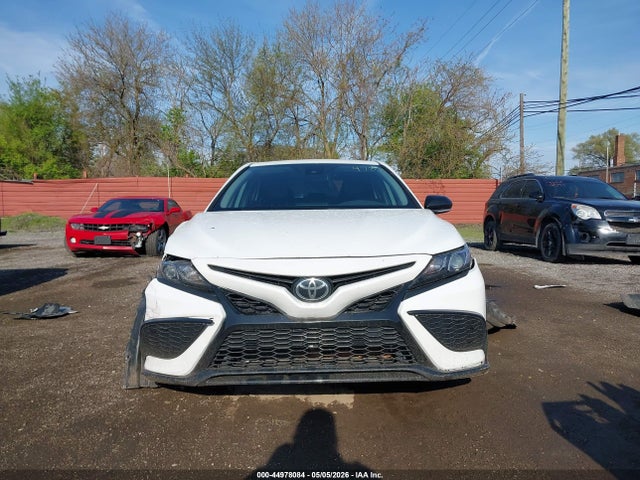 44978084 :رقم المزاد ، 4T1T11AK8MU484784 vin ، 2021 Toyota Camry Se Nightshade Edition مزاد بيع