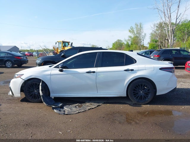 44978084 :رقم المزاد ، 4T1T11AK8MU484784 vin ، 2021 Toyota Camry Se Nightshade Edition مزاد بيع