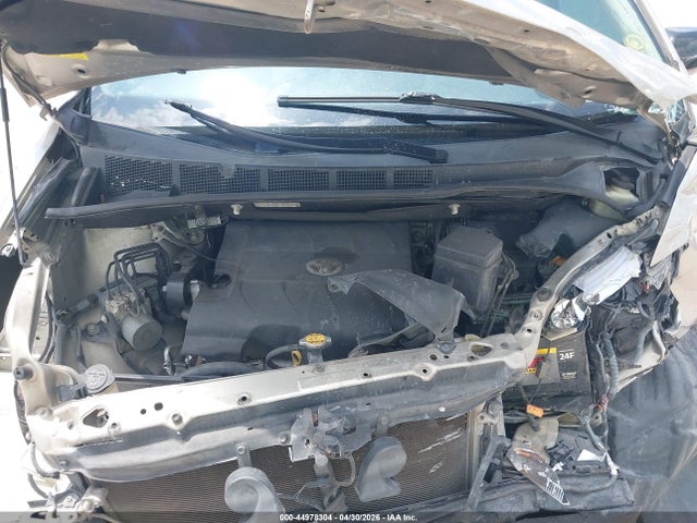 44978304 :رقم المزاد ، 5TDYK3DC2GS750249 vin ، 2016 Toyota Sienna Xle 8 Passenger مزاد بيع
