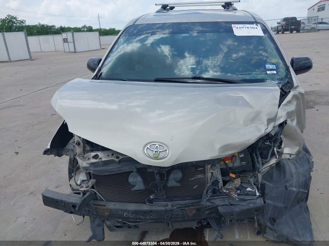 44978304 :رقم المزاد ، 5TDYK3DC2GS750249 vin ، 2016 Toyota Sienna Xle 8 Passenger مزاد بيع
