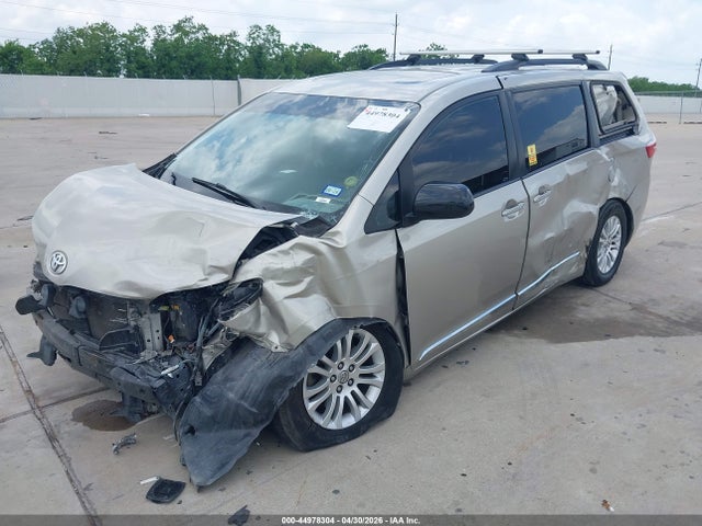 44978304 :رقم المزاد ، 5TDYK3DC2GS750249 vin ، 2016 Toyota Sienna Xle 8 Passenger مزاد بيع
