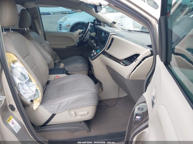 44978304 :رقم المزاد ، 5TDYK3DC2GS750249 vin ، 2016 Toyota Sienna Xle 8 Passenger مزاد بيع