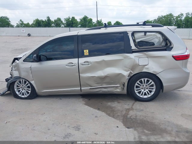 44978304 :رقم المزاد ، 5TDYK3DC2GS750249 vin ، 2016 Toyota Sienna Xle 8 Passenger مزاد بيع
