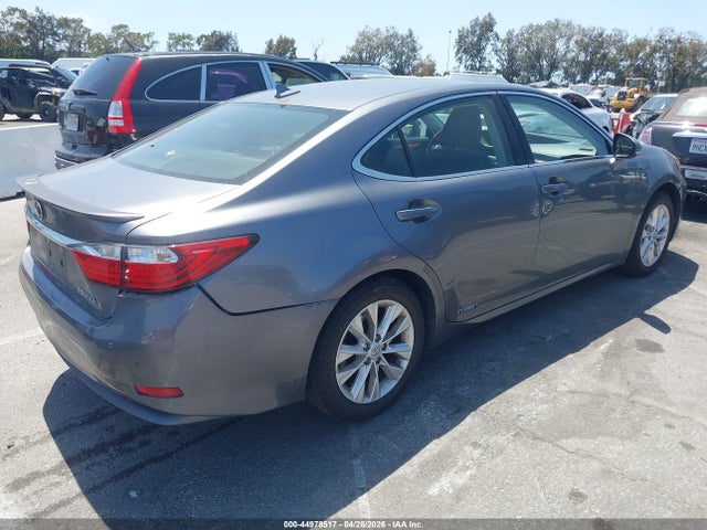 44978517 :رقم المزاد ، JTHBW1GG8D2015306 vin ، 2013 Lexus Es 300h مزاد بيع