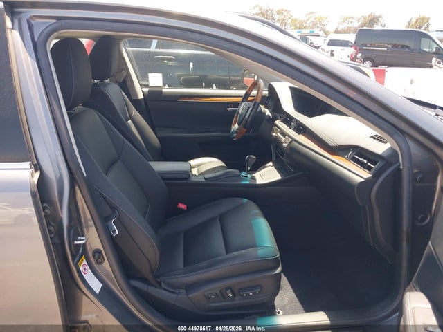 44978517 :رقم المزاد ، JTHBW1GG8D2015306 vin ، 2013 Lexus Es 300h مزاد بيع