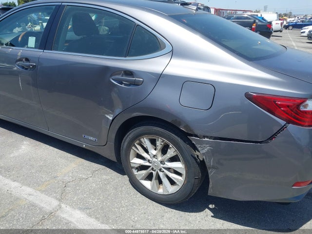 44978517 :رقم المزاد ، JTHBW1GG8D2015306 vin ، 2013 Lexus Es 300h مزاد بيع