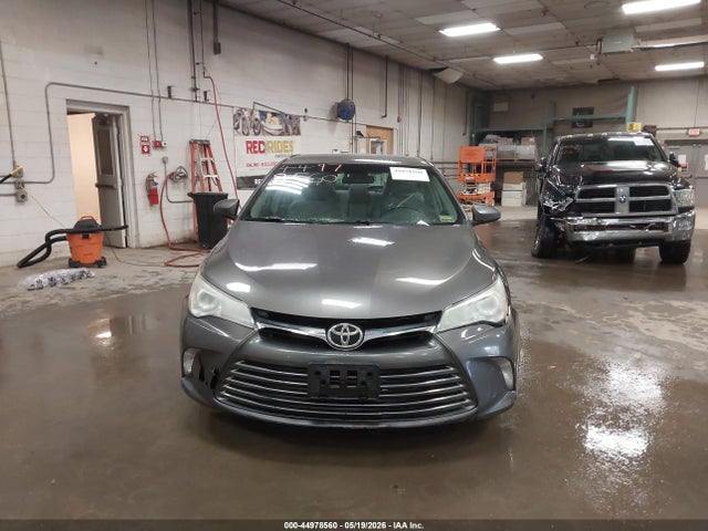 2016 Toyota Camry Le მანქანა იყიდება აუქციონზე, vin: 4T4BF1FK7GR527222, აუქციონის ნომერი: 44978560