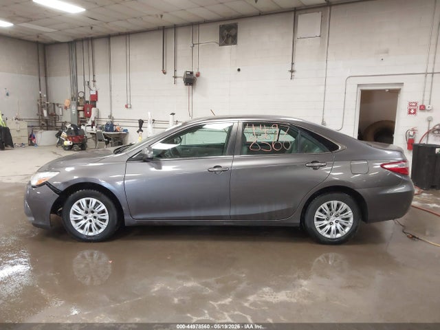 2016 Toyota Camry Le მანქანა იყიდება აუქციონზე, vin: 4T4BF1FK7GR527222, აუქციონის ნომერი: 44978560