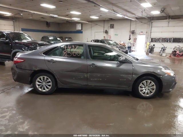 2016 Toyota Camry Le მანქანა იყიდება აუქციონზე, vin: 4T4BF1FK7GR527222, აუქციონის ნომერი: 44978560