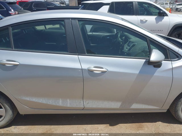44978623 :رقم المزاد ، 1G1BC5SM9J7198608 vin ، 2018 Chevrolet Cruze Ls Auto مزاد بيع
