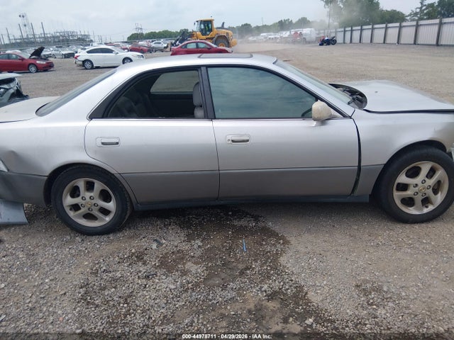 Продажа на аукционе авто 2001 Lexus Es 300, vin: JT8BF28G415112565, номер лота: 44978711