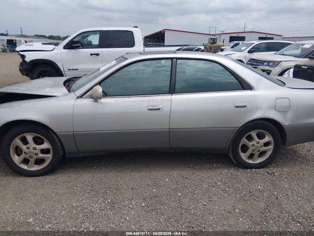 Продажа на аукционе авто 2001 Lexus Es 300, vin: JT8BF28G415112565, номер лота: 44978711
