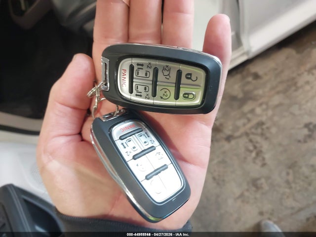 2023 Chrysler Pacifica Hybrid Touring L მანქანა იყიდება აუქციონზე, vin: 2C4RC1L74PR588773, აუქციონის ნომერი: 44978744
