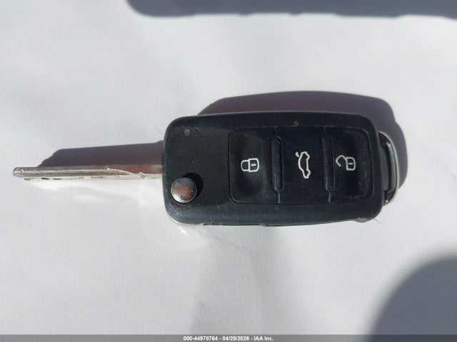 44978764 :رقم المزاد ، 3VWD17AJ3FM261463 vin ، 2015 Volkswagen Jetta 1.8t Se مزاد بيع