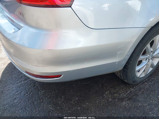 44978764 :رقم المزاد ، 3VWD17AJ3FM261463 vin ، 2015 Volkswagen Jetta 1.8t Se مزاد بيع
