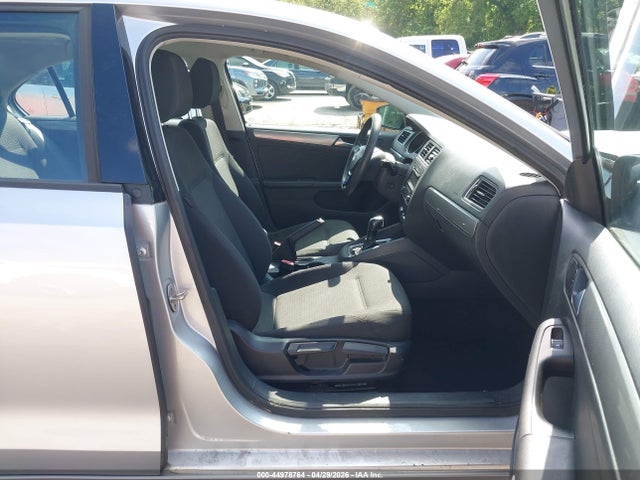 44978764 :رقم المزاد ، 3VWD17AJ3FM261463 vin ، 2015 Volkswagen Jetta 1.8t Se مزاد بيع