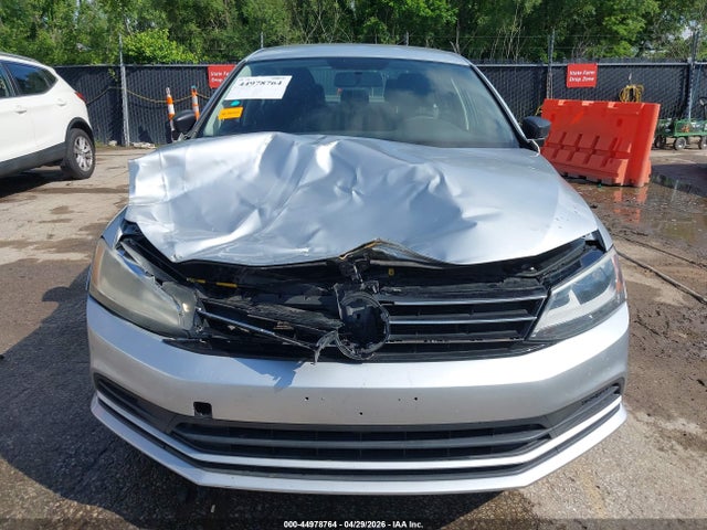 44978764 :رقم المزاد ، 3VWD17AJ3FM261463 vin ، 2015 Volkswagen Jetta 1.8t Se مزاد بيع