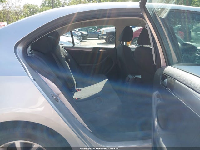 44978764 :رقم المزاد ، 3VWD17AJ3FM261463 vin ، 2015 Volkswagen Jetta 1.8t Se مزاد بيع