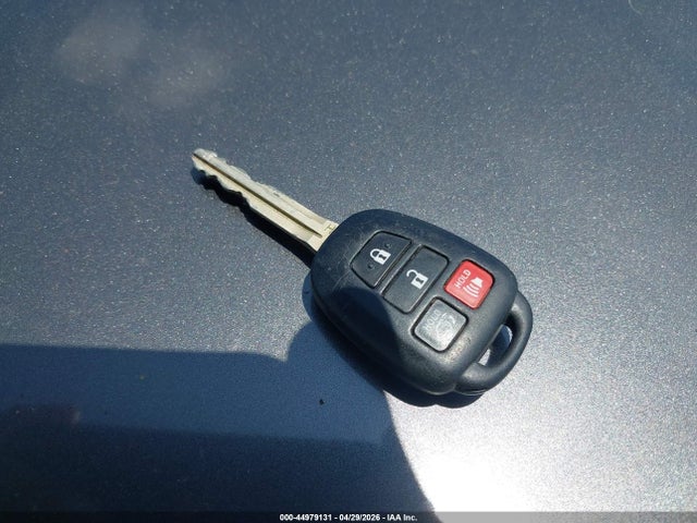 Продажа на аукционе авто 2017 Toyota Rav4 Xle, vin: JTMWFREV1HJ705476, номер лота: 44979131