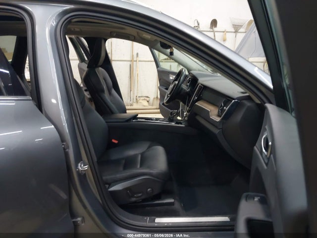 2021 Volvo Xc60 T5 Momentum მანქანა იყიდება აუქციონზე, vin: YV4102RK1M1835347, აუქციონის ნომერი: 44979361