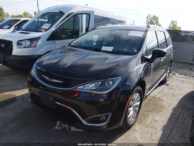 Продажа на аукционе авто 2018 Chrysler Pacifica Touring L, vin: 2C4RC1BG2JR124390, номер лота: 44979424