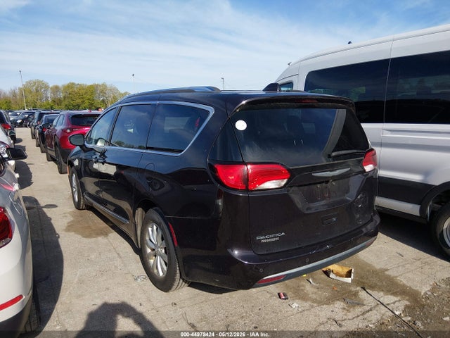 Продажа на аукционе авто 2018 Chrysler Pacifica Touring L, vin: 2C4RC1BG2JR124390, номер лота: 44979424