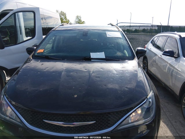 Продажа на аукционе авто 2018 Chrysler Pacifica Touring L, vin: 2C4RC1BG2JR124390, номер лота: 44979424