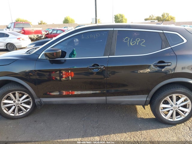 JN1BJ1CPXHW032163 Nissan Rogue Sport S