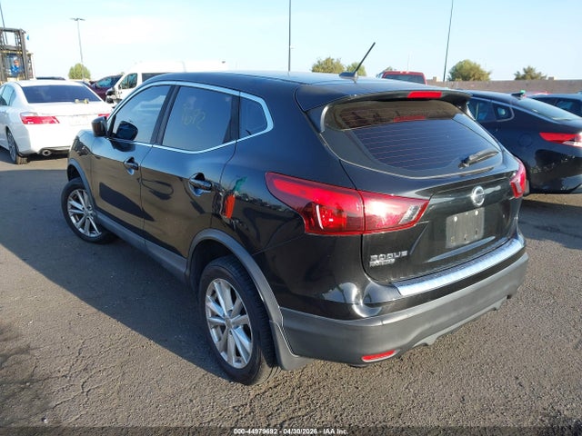 JN1BJ1CPXHW032163 Nissan Rogue Sport S