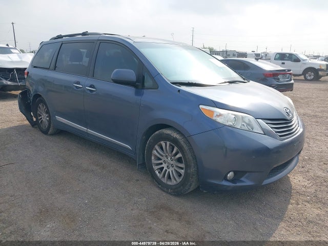 2014 Toyota Sienna Xle V6 8 Passenger მანქანა იყიდება აუქციონზე, vin: 5TDYK3DCXES526417, აუქციონის ნომერი: 44979739