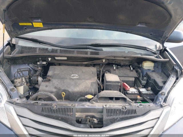 2014 Toyota Sienna Xle V6 8 Passenger მანქანა იყიდება აუქციონზე, vin: 5TDYK3DCXES526417, აუქციონის ნომერი: 44979739