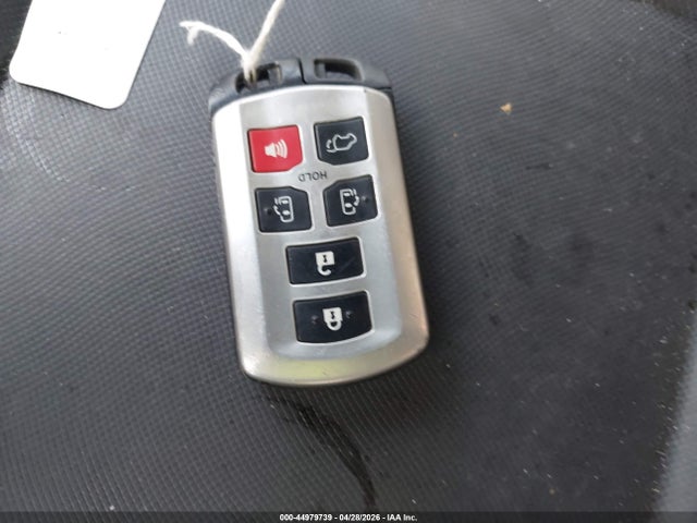 2014 Toyota Sienna Xle V6 8 Passenger მანქანა იყიდება აუქციონზე, vin: 5TDYK3DCXES526417, აუქციონის ნომერი: 44979739