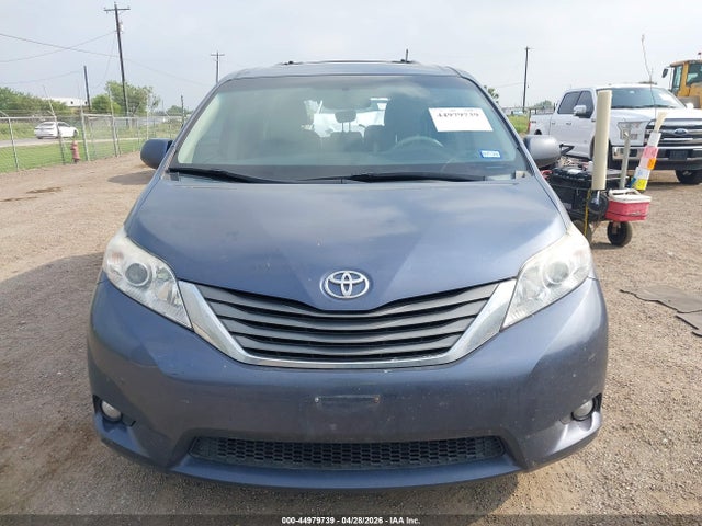 2014 Toyota Sienna Xle V6 8 Passenger მანქანა იყიდება აუქციონზე, vin: 5TDYK3DCXES526417, აუქციონის ნომერი: 44979739