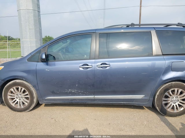 2014 Toyota Sienna Xle V6 8 Passenger მანქანა იყიდება აუქციონზე, vin: 5TDYK3DCXES526417, აუქციონის ნომერი: 44979739