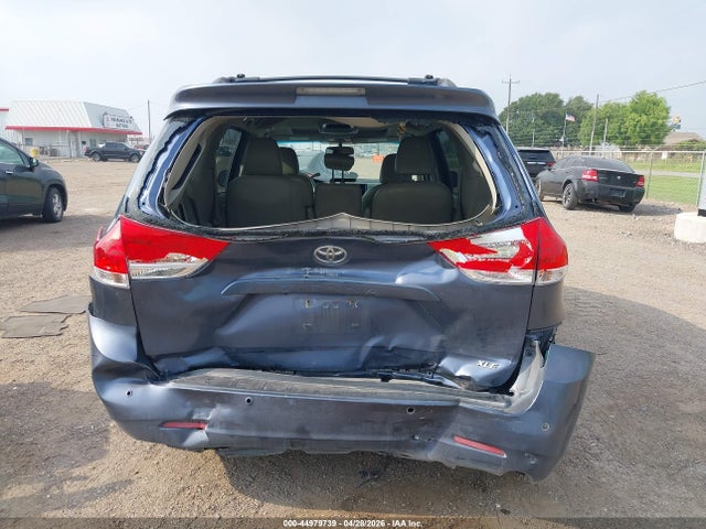 2014 Toyota Sienna Xle V6 8 Passenger მანქანა იყიდება აუქციონზე, vin: 5TDYK3DCXES526417, აუქციონის ნომერი: 44979739