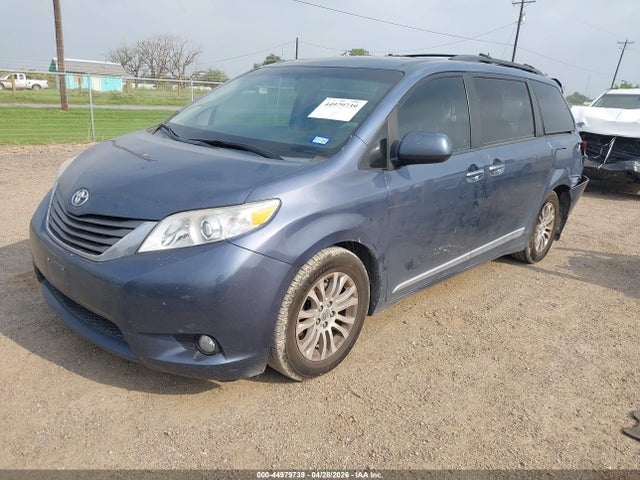 2014 Toyota Sienna Xle V6 8 Passenger მანქანა იყიდება აუქციონზე, vin: 5TDYK3DCXES526417, აუქციონის ნომერი: 44979739
