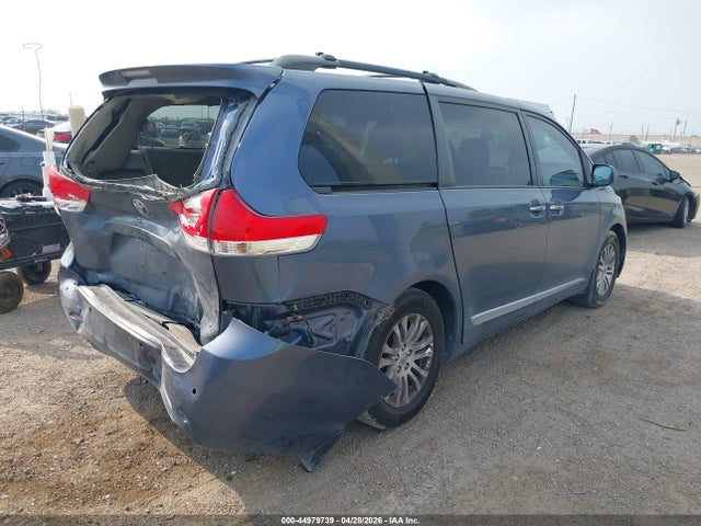 2014 Toyota Sienna Xle V6 8 Passenger მანქანა იყიდება აუქციონზე, vin: 5TDYK3DCXES526417, აუქციონის ნომერი: 44979739