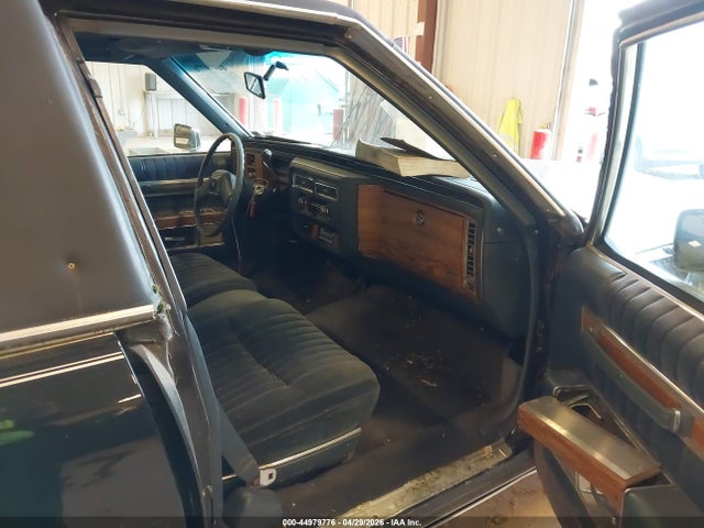 44979776 :رقم المزاد ، 1G6AD6981C9133857 vin ، 1982 Cadillac Deville مزاد بيع