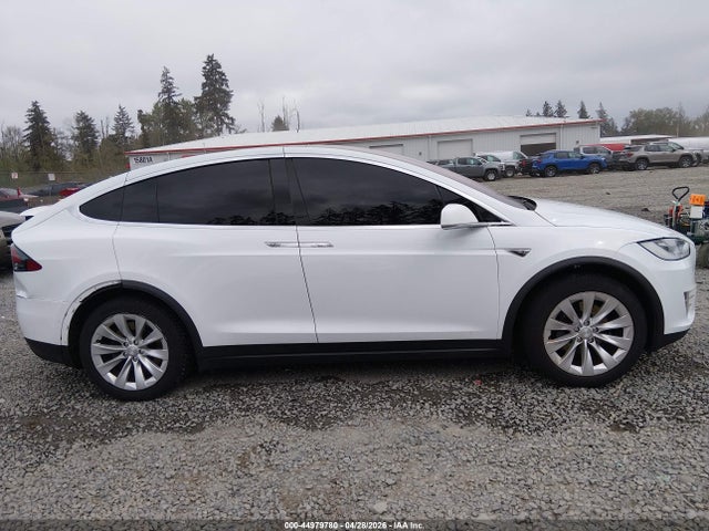 Tesla Model X 60d/70d/75d/90d 2016 5YJXCAE21GF014507 Image 14