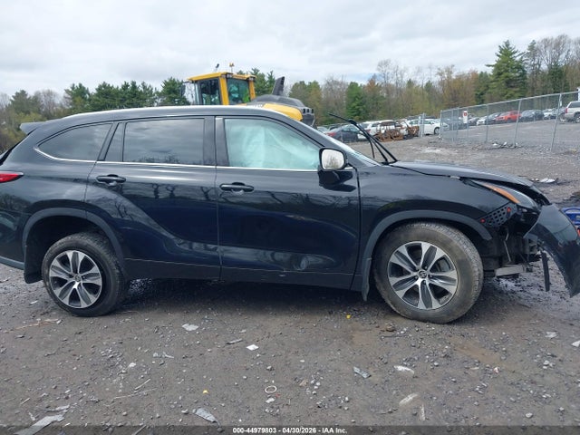 Продаж на аукціоні авто 2022 Toyota Highlander Xle, vin: 5TDGZRBH2NS192814, номер лоту: 44979803