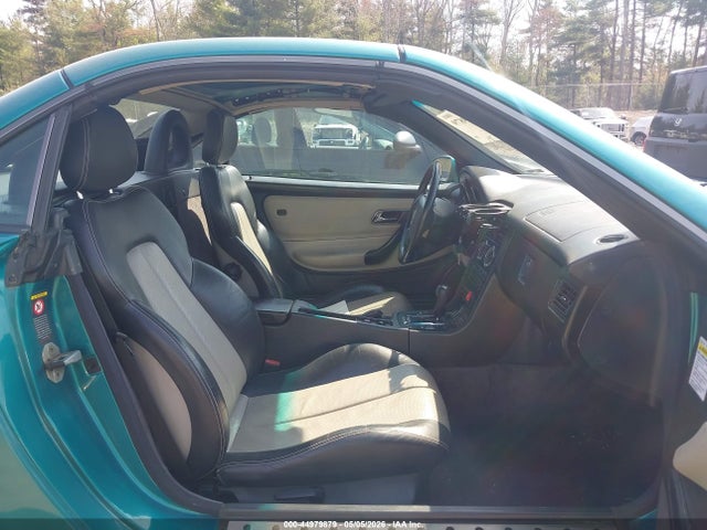 44979879 :رقم المزاد ، WDBKK47F8WF036317 vin ، 1998 Mercedes-benz Slk 230 مزاد بيع
