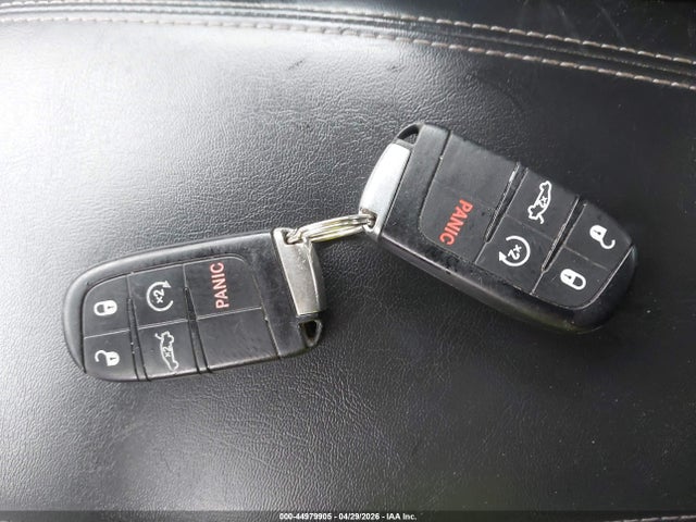 44979905 :رقم المزاد ، 1C3CCCEG1FN589314 vin ، 2015 Chrysler 200 C مزاد بيع