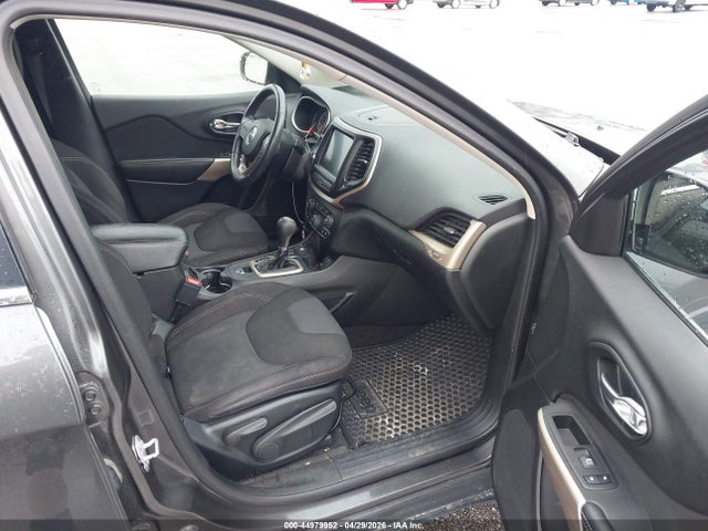 2017 Jeep Cherokee Latitude 4x4 მანქანა იყიდება აუქციონზე, vin: 1C4PJMCB9HW630401, აუქციონის ნომერი: 44979952