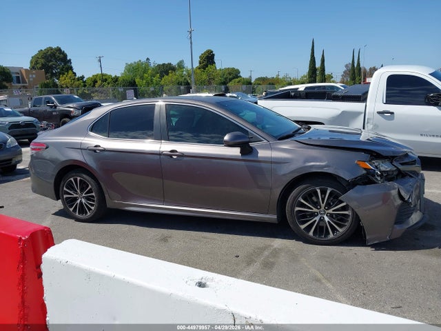4T1B11HK9JU601351 Toyota CAMRY SE